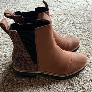 TOMS Dakota boot, size 8.5